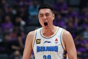 定海神针！翟晓川仅出战4分33秒两罚全中准绝杀 1中1拿4分1板