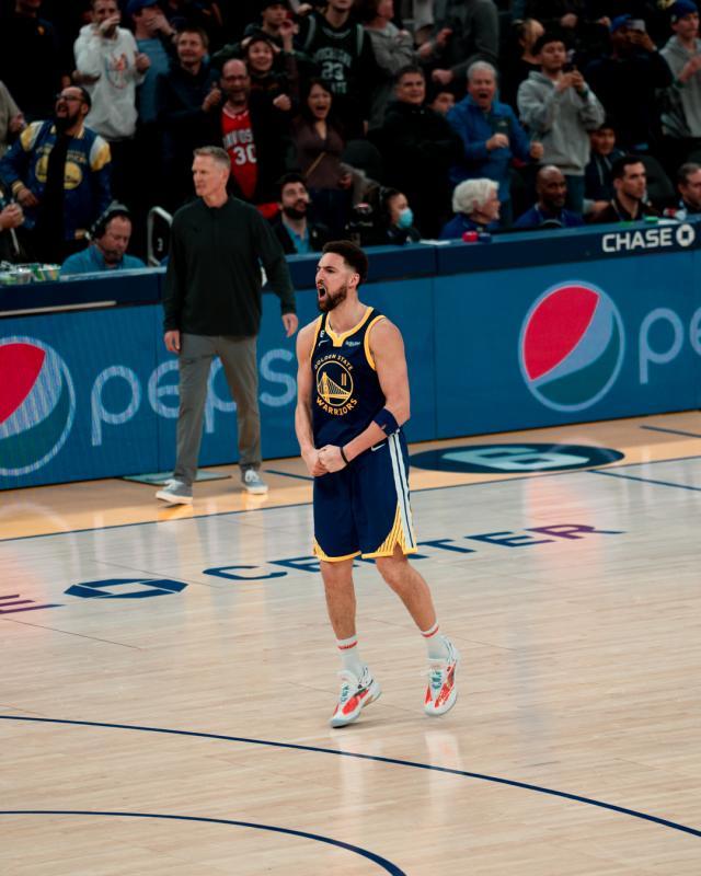 幸运飞艇-【现场】大通中心疯狂一夜 勇士彰显伟大的冠军之心